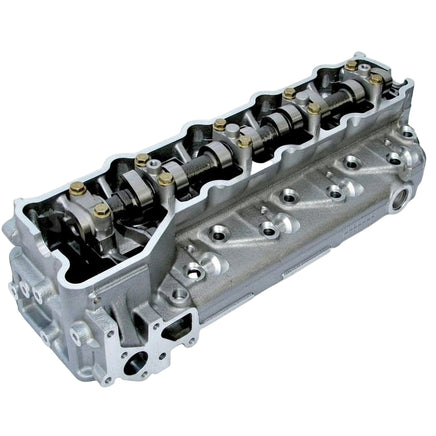 Mitsubishi Pajero Triton 4M40T cylinder head side view showing valve assembly
